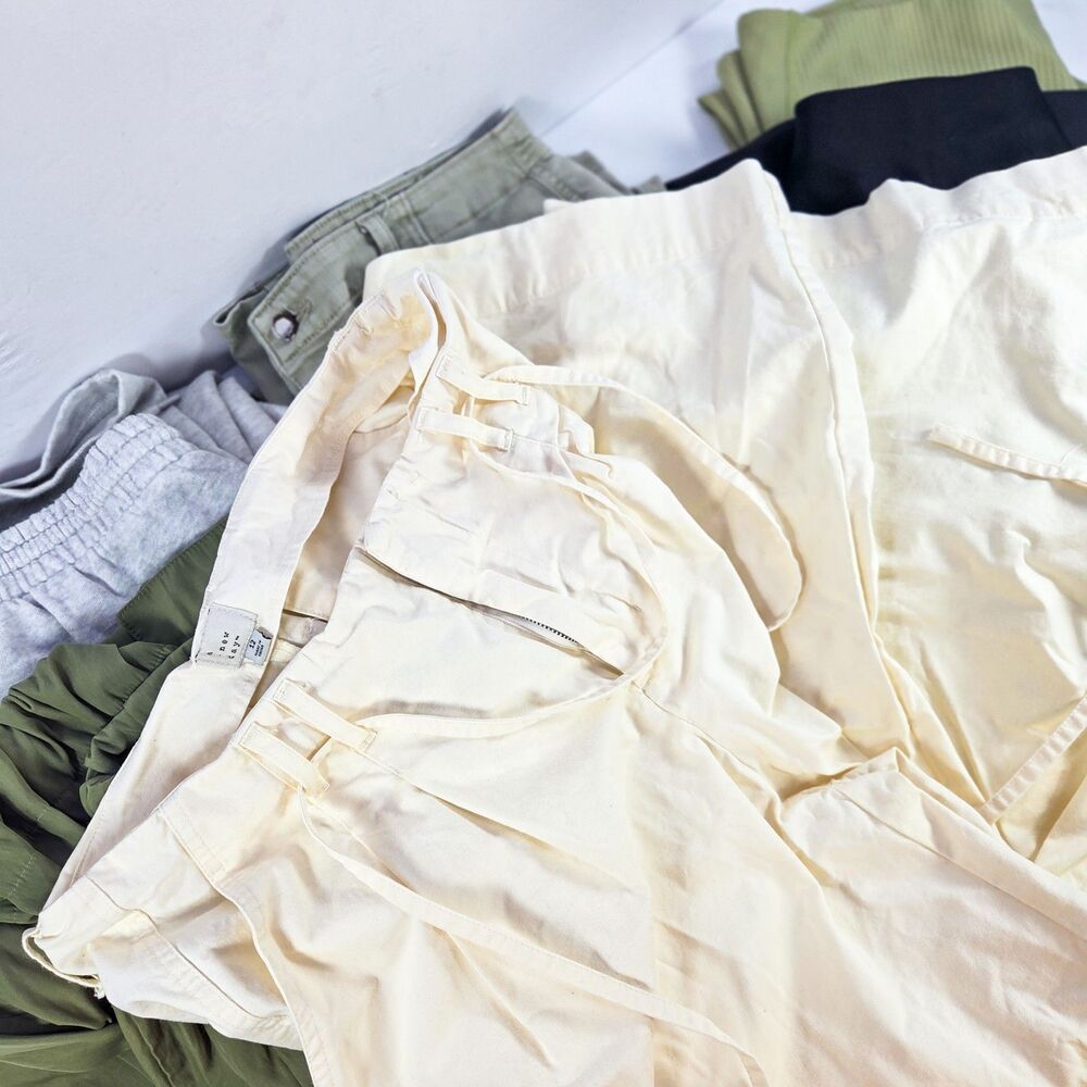 Lot of 9 - Women’s Size L XL Pants Skirts Old Navy Abercrombie Universal Thread
